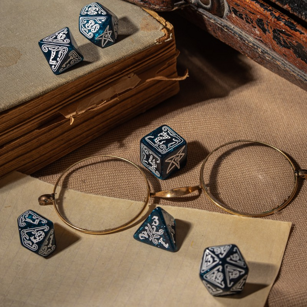 Набір кубиків Call of Cthulhu Abyssal & white Dice Set