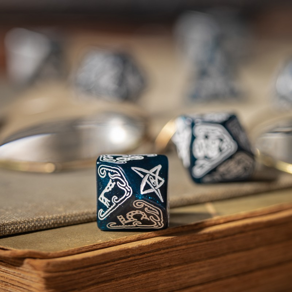 Набір кубиків Call of Cthulhu Abyssal & white Dice Set