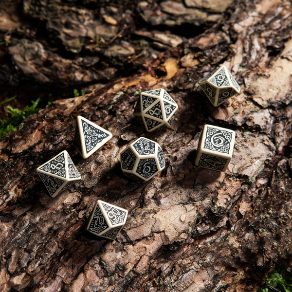 Набір кубиків Celtic 3D Revised Beige & black Dice Set